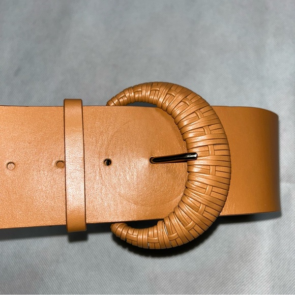 Lafayette 148 light brown and cream wide leather belt